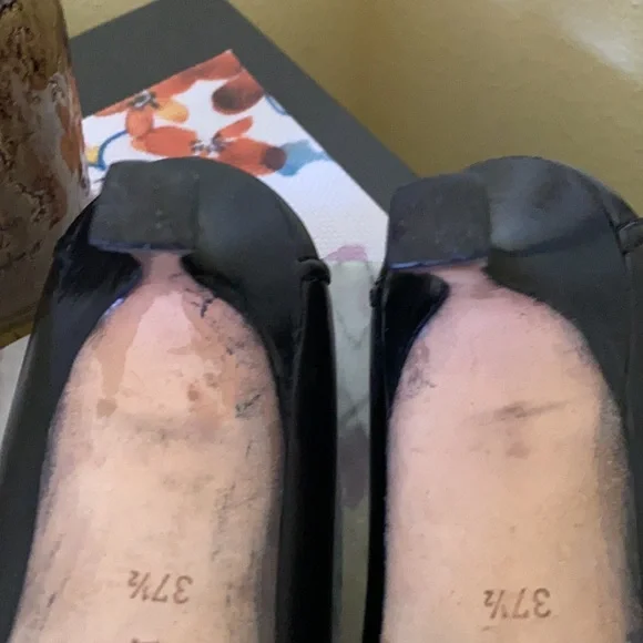 COPY - Manolo Blahnik Kitten Heels Pump - Picture 5 of 6